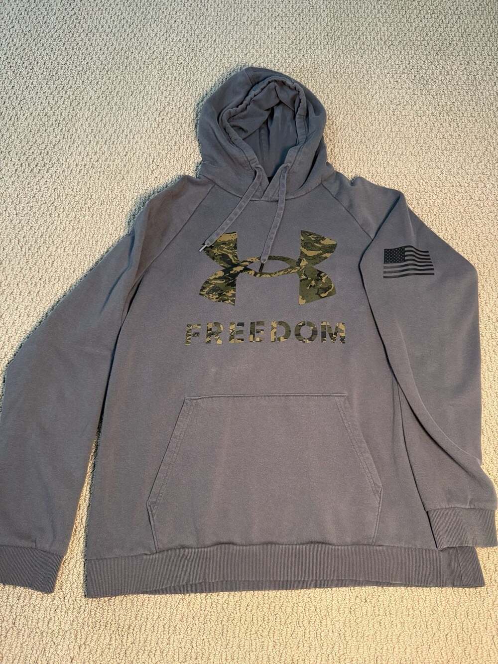 Under Armour Men's Freedom Fleece Hoodie. Camo Logo, American Flag Patch, Gray.